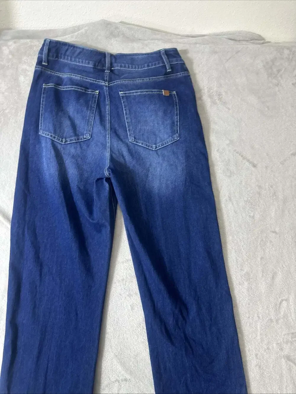 Halara Women’s Size M Regular Medium Wash Stretch Straight Leg Denim Jeans